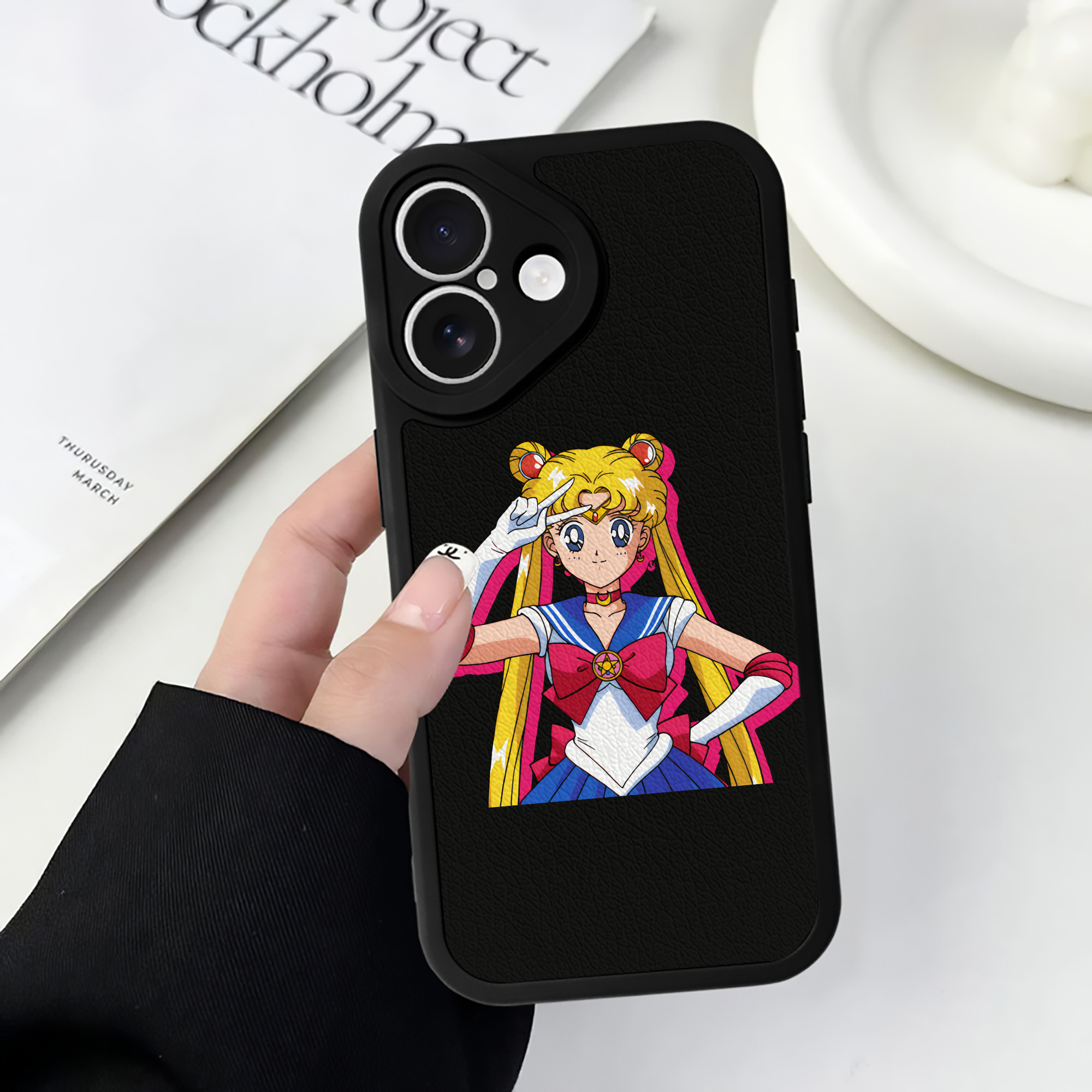 （画像用） 美少女戦士セーラームーン 月野 うさぎ つきの うさぎ Sailor Moon Tsukino Usagi 【iPhone 16シリーズ対応】シリコンスマホケース（レザー調） 材質：シリコン